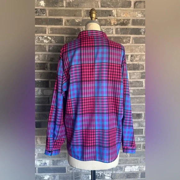 Vintage Wrangler Plaid Button-Up Shirt Made in USA - Picture 3 of 10